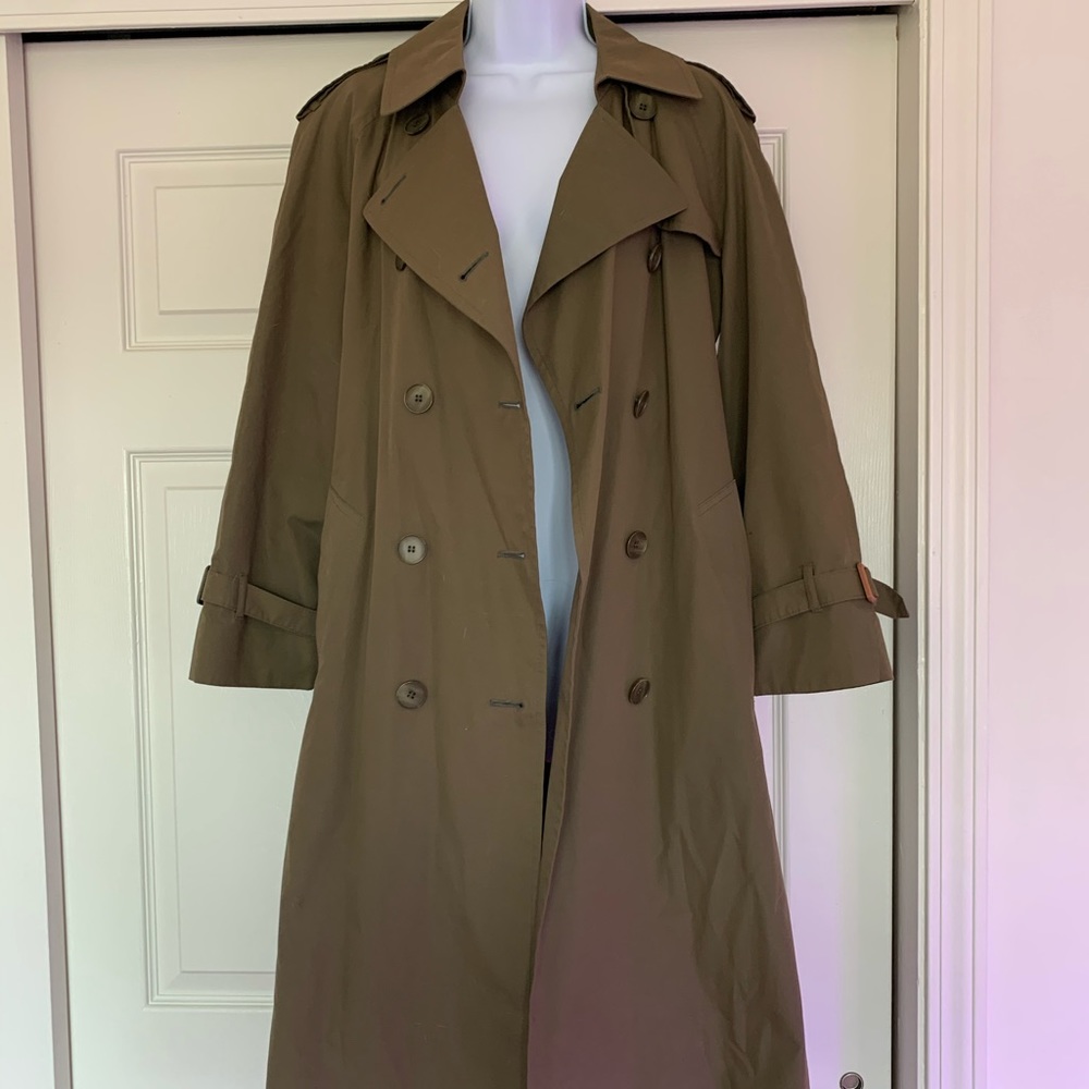 Vintage London Fog Trench coat. Size 10 petite
